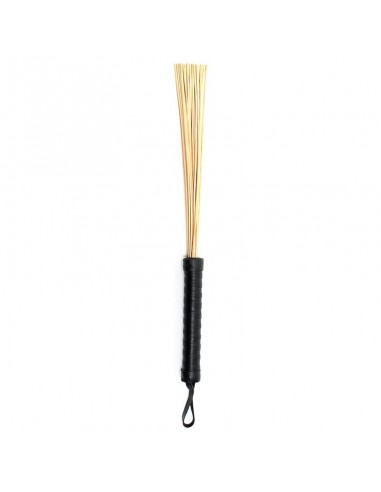 Flogger con tiras de ratan