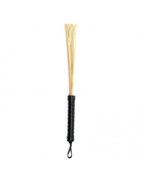 Flogger con tiras de ratan